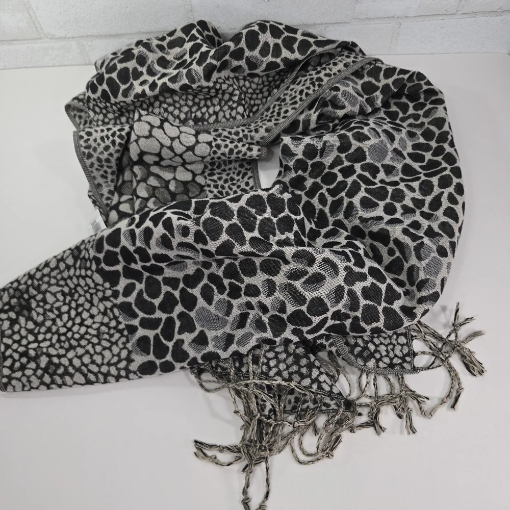 Modern Expressions‎ scarf